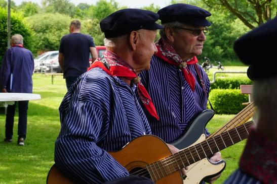 Gitarren an der Küste